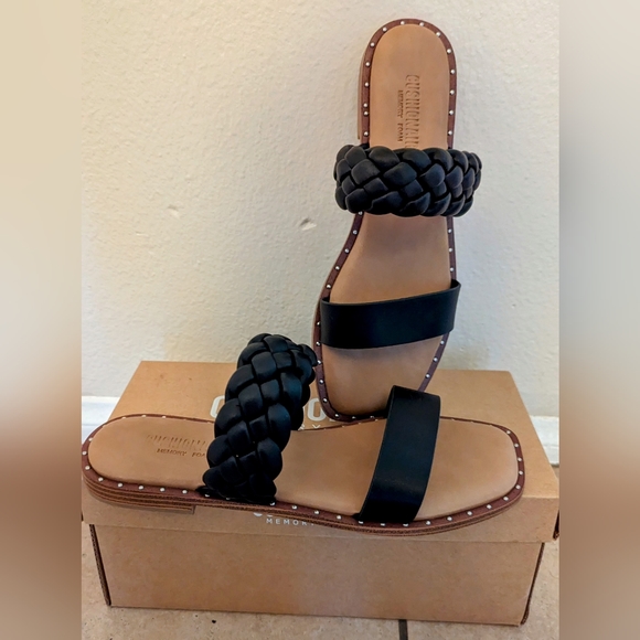 Sandals - Picture 2 of 3